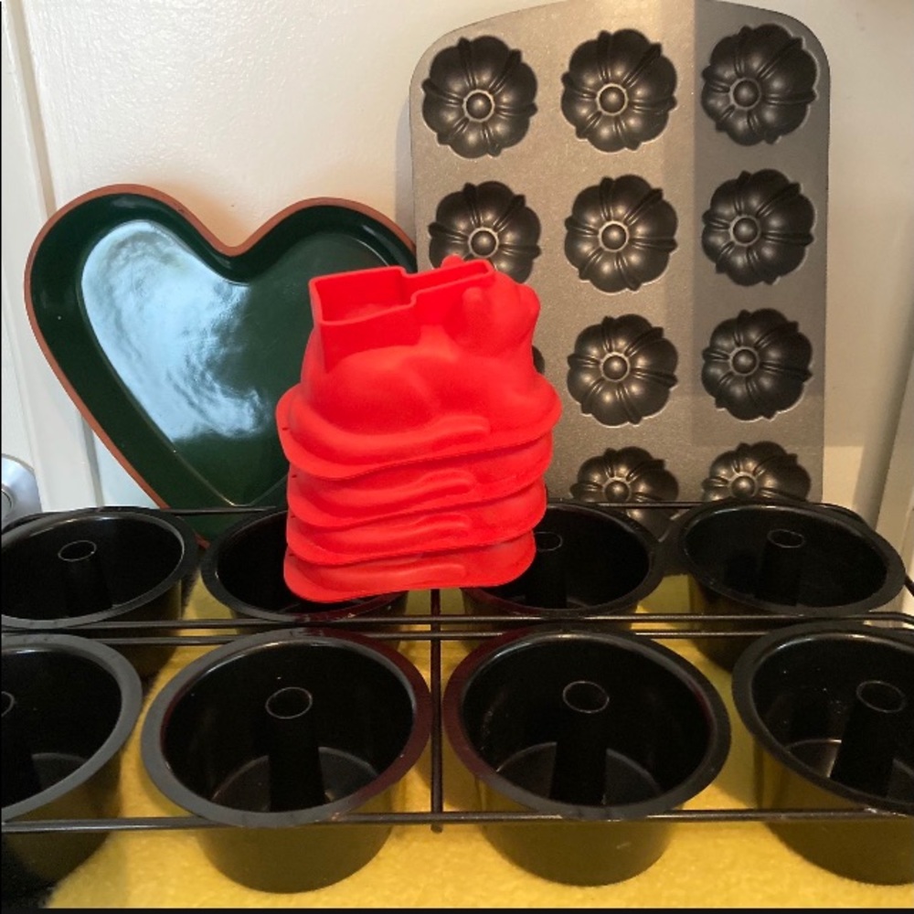 Specialty Cake Baking Pan Set